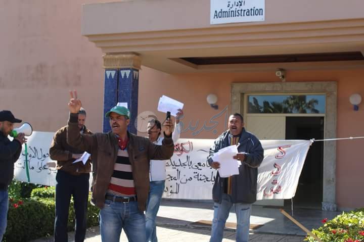 موظفو الحي الجامعي بالجديدة يبدؤون سلسلة احتجاجات ضد مدير الحي