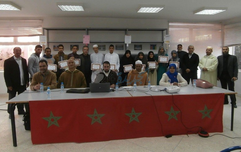 أصوات شجية تصدح بالقرآن الكريم بفضاء ثانوية عقبة بن نافع  بالبئر الجديد