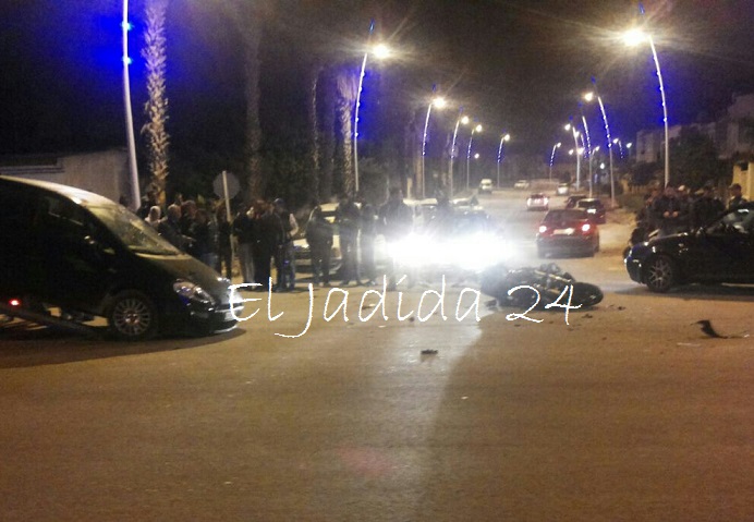 بالصور.. إصابتين خطيرتين  في اصطدام دراجة نارية سريعة وسيارة وسط سيدي بوزيد