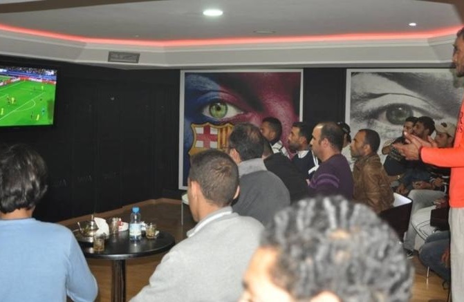 ارتفاع الأسعار في مباريات كرة القدم بمقاهي الجديدة يثير استياء المواطنين.. فهل من رقيب ؟؟؟