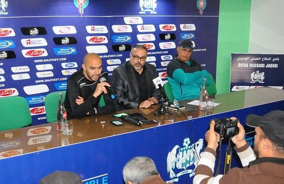 الركراكي في ندوة صحفية بملعب العبدي : ''في هذه البطولة الحماق ما تعرف آشنو كاين''