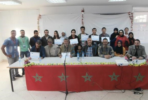 أستاذ جامعي في الكيمياء يحاضر بالثانوية التأهيلية عقبة بن نافع بالبئر الجديد