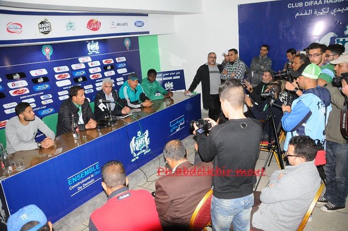 صحفيون يستنكرون ما يقع في ملعب العبدي بالجديدة ويطالبون الجامعة بالتدخل