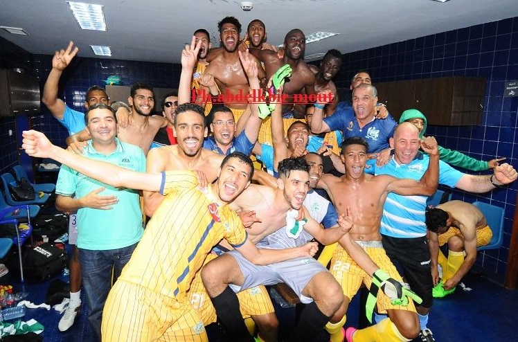 مليوني سنتيم للاعبي الدفاع الحسني الجديدي بعد فوزرهم على الرجاء البيضاوي