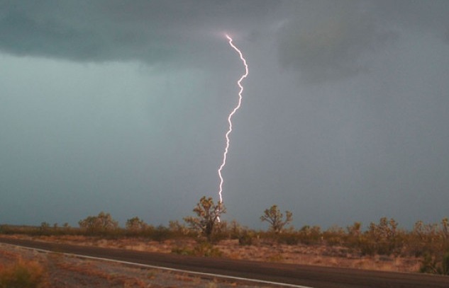 عاجل.. صاعقة رعدية تنهي حياة شخص ستيني ودابتين بتراب إقليم الجديدة