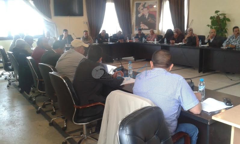 الأغلبية ببلدية البئر الجديد تمنع المواطنين من متابعة أشغال دورة ماي العادية