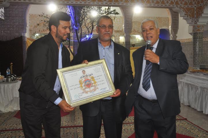 فرحة ودموع ومفاجئات في أمسية تكريمية غير مسبوقة للاستاذ محمد الجفاري بالجديدة