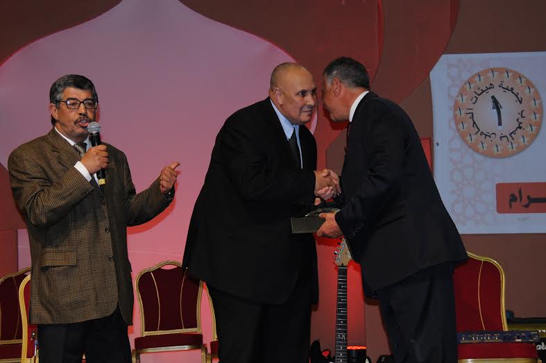 مؤتمر المحامين المنعقد بالجديدة يكرم الصحافي عبدالله غيتومي بدرع تقدير