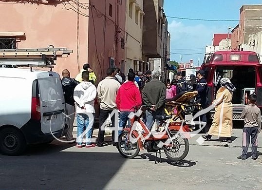 بالصور.. سقوط عمود كهربائي إسمنتي على امرأة بدرب غلف بالجديدة