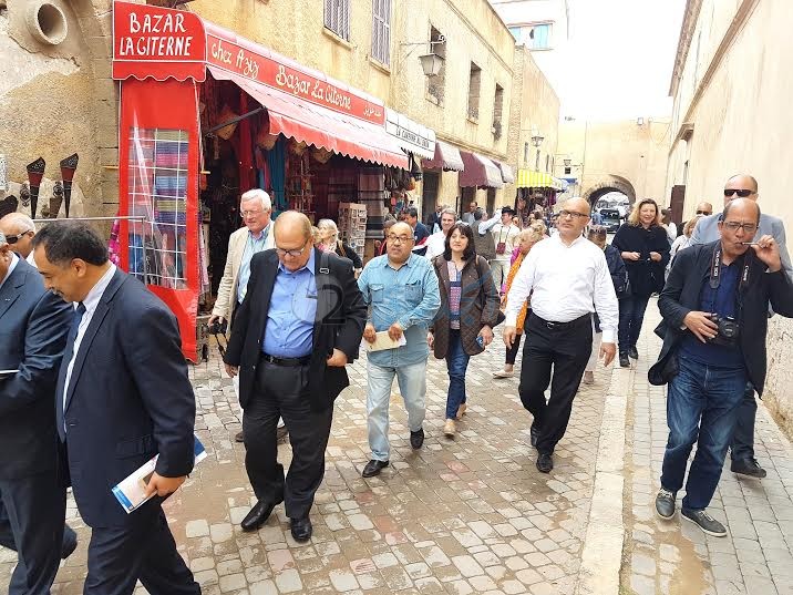 عامل إقليم الجديدة يستحضر القضايا الوطنية أمام صحافيي وكتاب العالم