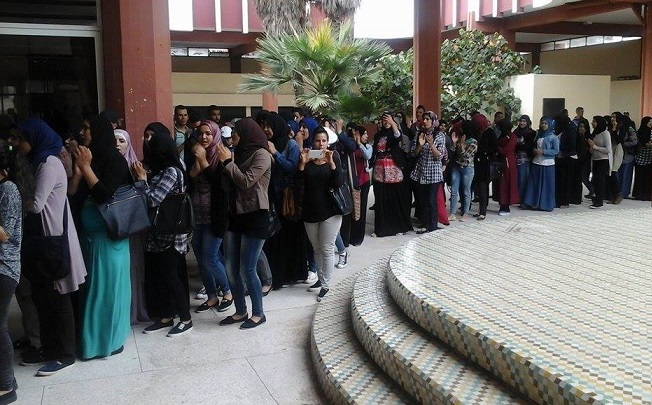 مجلس كلية الآداب بالجديدة يتشبث بالجدولة الزمنية للامتحانات النهائية ويرفض التأجيل