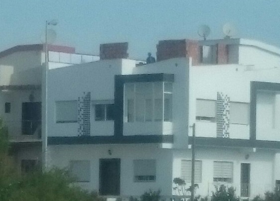 الجديدة: مهاجرة مغربية ترفع شكاية إلى رئيس الحكومة بسبب بناء عشوائي صدر في حقه قرار بالهدم