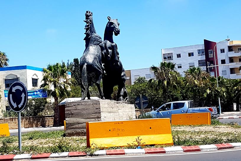 تمثال فرس مسيء للأخلاق يستفز مشاعر المواطنين بمدينة الجديدة