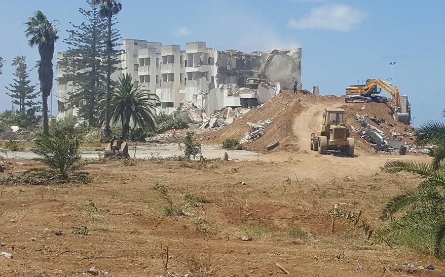 رئيس الجماعة الحضرية: هدم فندق دكالة قانوني وهذا ما سنقرره بشأنه بعد نهاية الهدم