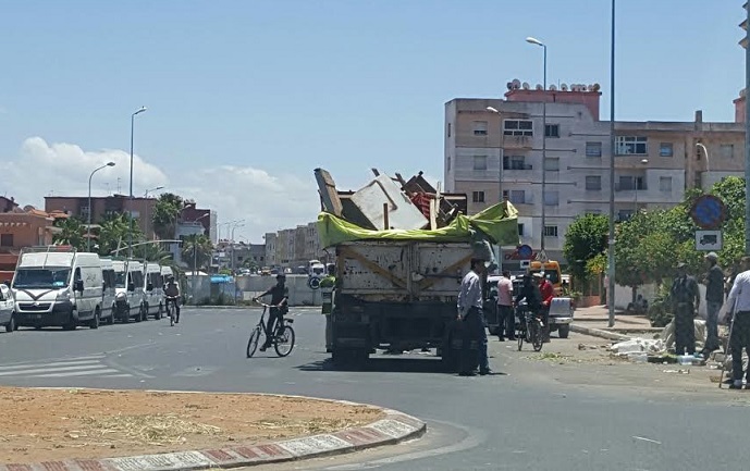 بالصور.. سلطات الجديدة تشن حملة لازالة الاسواق العشوائية بوسط المدينة