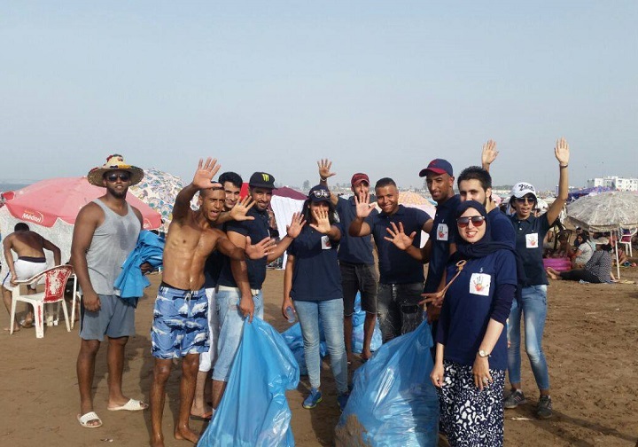جمعويون ينظمون حملة بيئية بشاطئ مدينة الجديدة