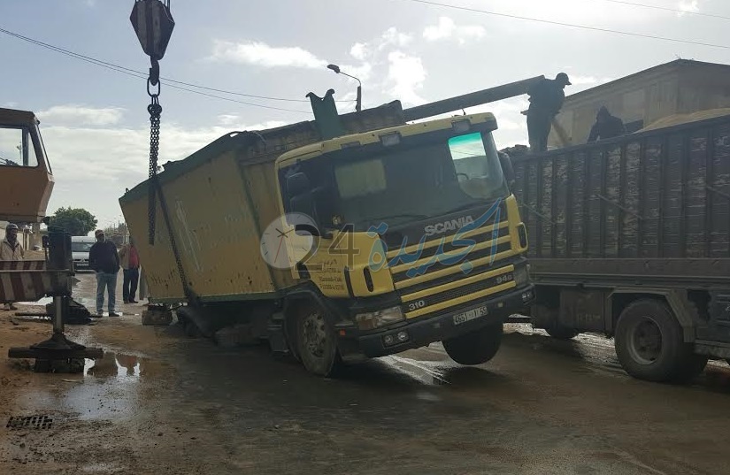 بالصور.. الأمطار تكشف عن هشاشة البنية التحتية للحي الصناعي بالجديدة