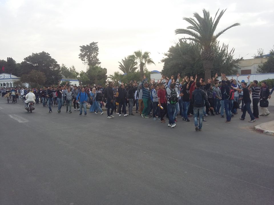 طلبة جامعة شعيب الدكالي يحتجون على أزمة النقل الحضري