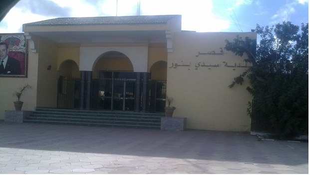 فضيحة مدوية بسيدي بنور: الجماعة تتنازل عن الشكاية المرفوعة ضد صاحب شركة كراء السوق المتهم بالتزوير