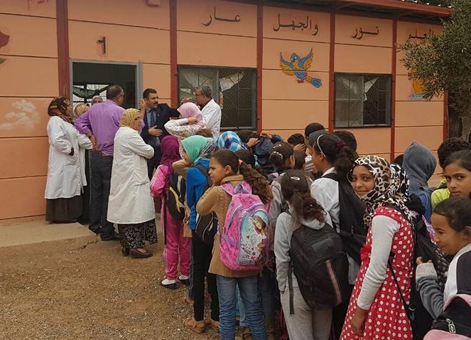 المدير الاقليمي للتعليم يزور مدرسة الوفاق بسيدي بوزيد بعد فاجعة وفاة التلميذة
