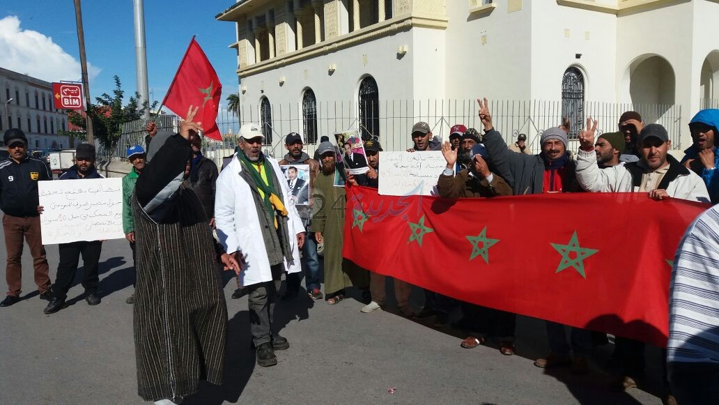 بائعو السمك بميناء الجديدة يحتجون على عدم استفادتهم من السوق النموذجي ''الموعود'' داخل الميناء