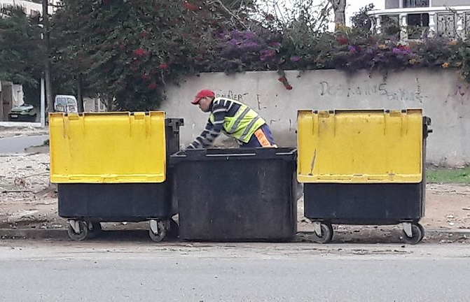 الزيادة في عدد الحاويات وعمال الكنس اليدوي ضرورة ملحة لربح 'معركة الازبال' بالجديدة