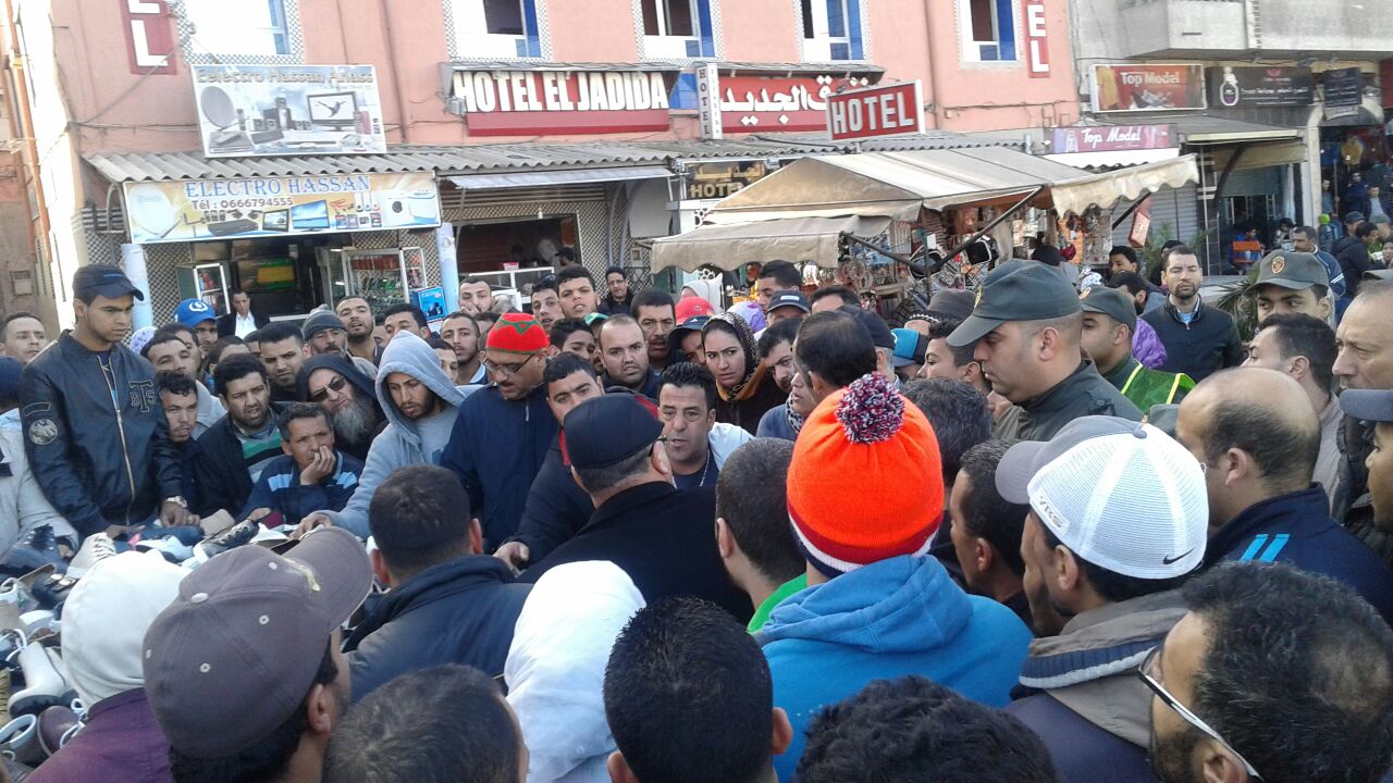 الباعة المتجولون يدعون إلى وقفة حاشدة أمام بلدية الجديدة احتجاجا على رئيس الجماعة