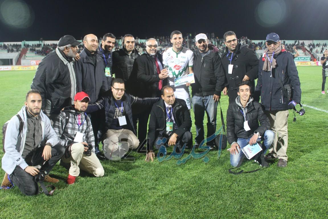 جمعية الصحافة بالجديدة تسلم أكردوم ذرع التتويج كأفضل لاعب في مرحلة ذهاب البطولة