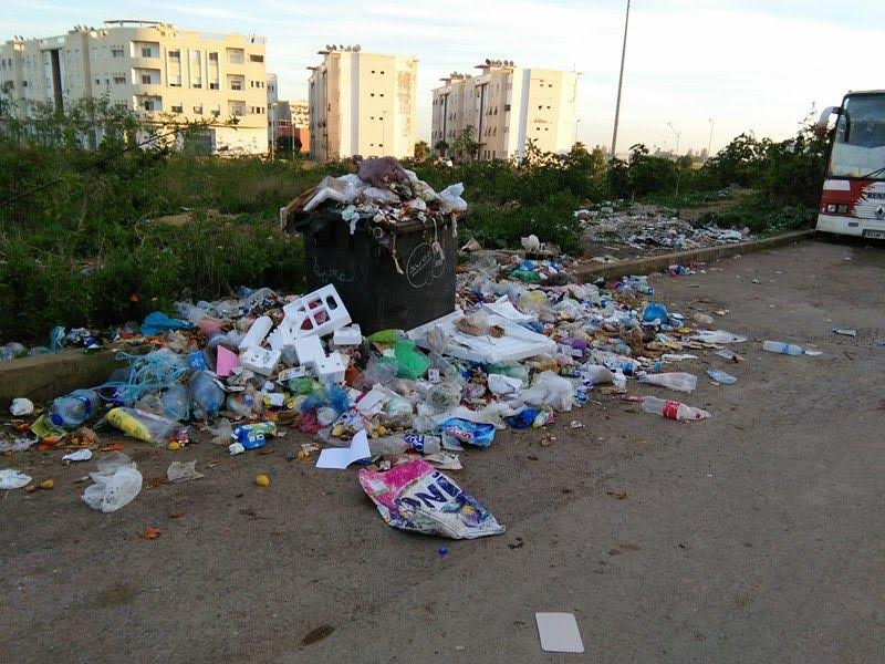 اقامات المحيط بالجديدة تغرق في الازبال