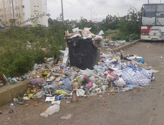 عمال شركة النظافة بالجديدة بؤجلون إضرابهم الإنذاري بعد تدخل الجماعة الحضرية