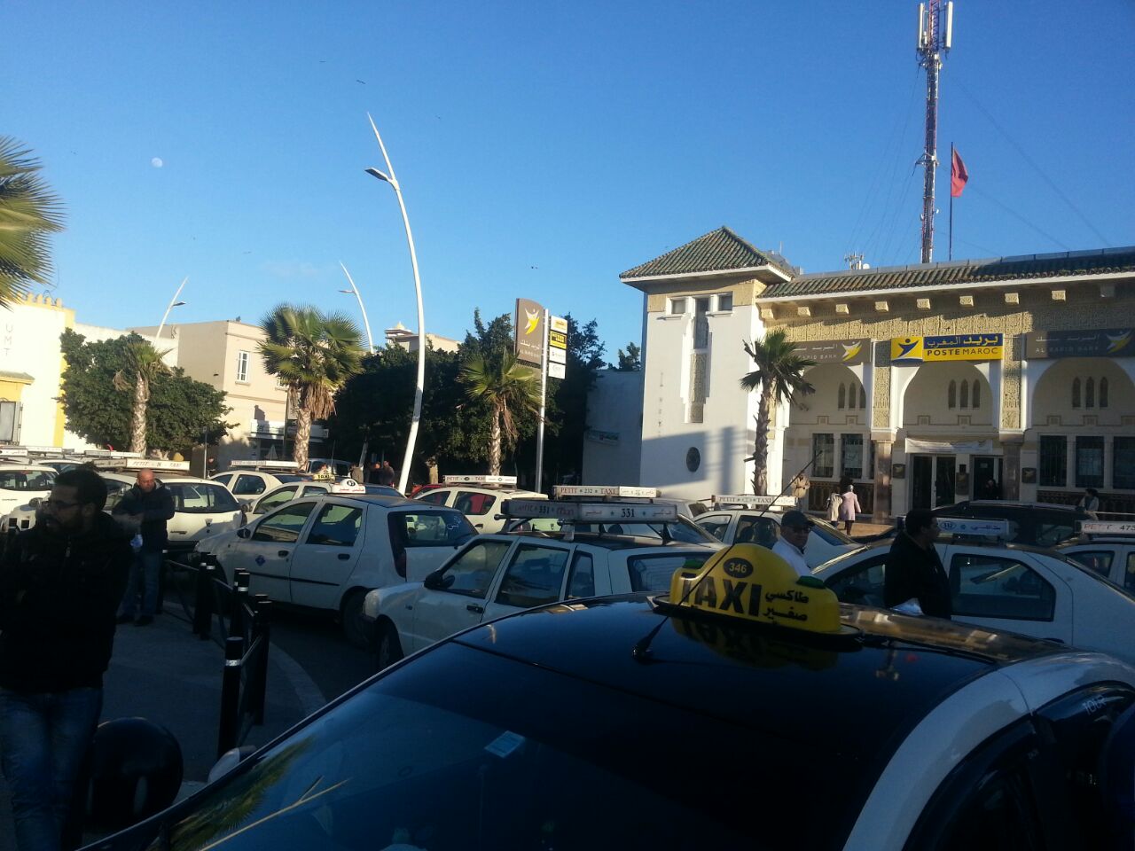 النقابات والهيآت الممثلة لأرباب سيارات الأجرة الصغيرة بالجديدة تصدر بيانا إلى الرأي العام