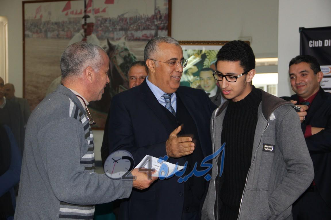 عامل الجديدة يكرم بطل المغرب في رياضة الشطرنج لاعب الرجاء الجديدي أنس وزري