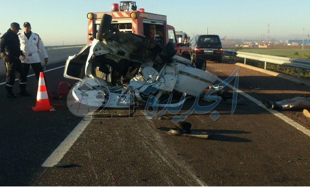 بالصور.. مقتل 3 أشخاص داخل سيارة محملة بالمخدرات في حادثة سير مفجعة قرب الجديدة