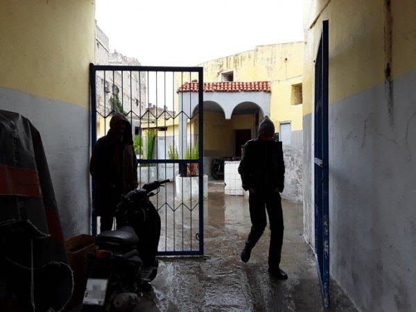 فًنـدق الباشـا.. أقدم أماكن استقبال المشردين والمتسولين بالجديدة يكتري فيه الزبناء 'الدص' بـ10 دراهم