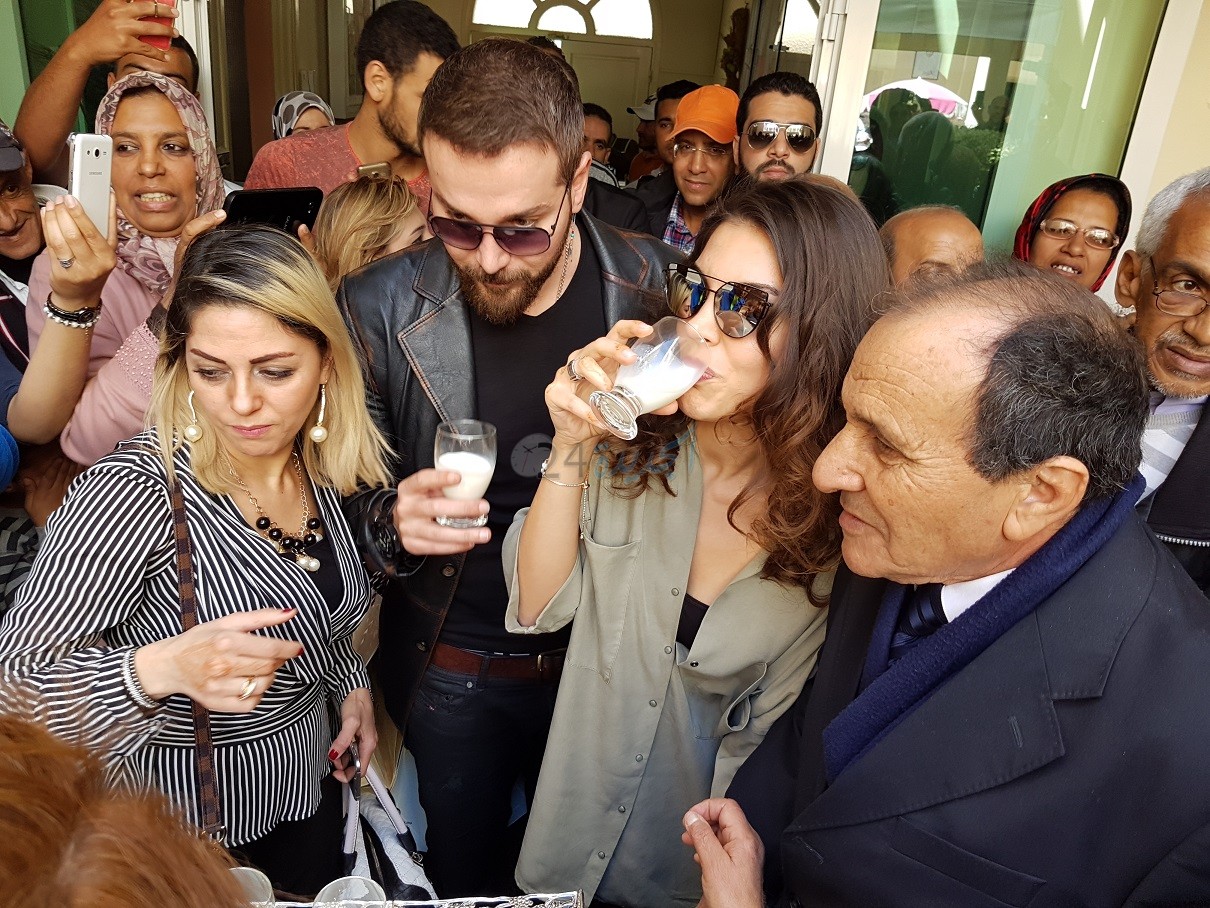 الممثلة التركية 'منار' تزور دار المسنين في حي 'سيدي الضاوي' بالجديدة + فيديو