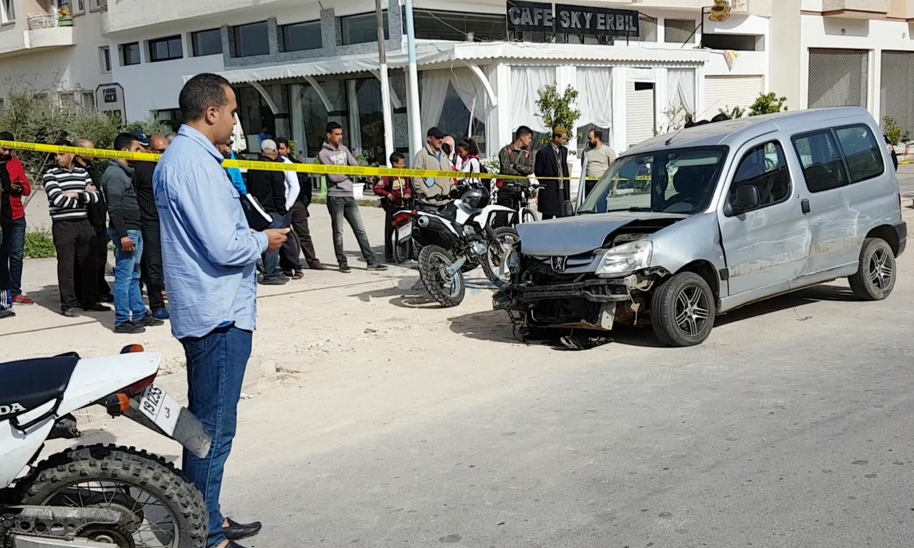 مجرمون على متن سيارة ''مجنونة'' يزرعون ب''جناوي'' الرعب والهلع بالجديدة + فيديو