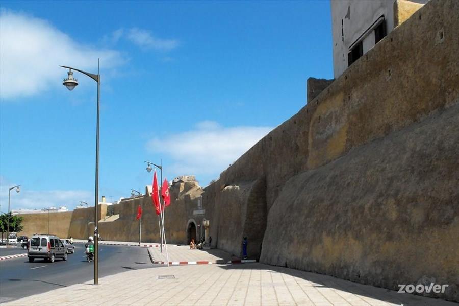 استياء بالجديدة بعد تعرض سائحين فرنسيين الى سرقة امتعتهما داخل مقهى شعبي بوسط المدينة