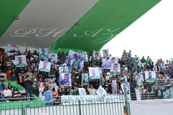 معاناة رجال الإعلام بالمنصة الصحافية بملعب العبدي