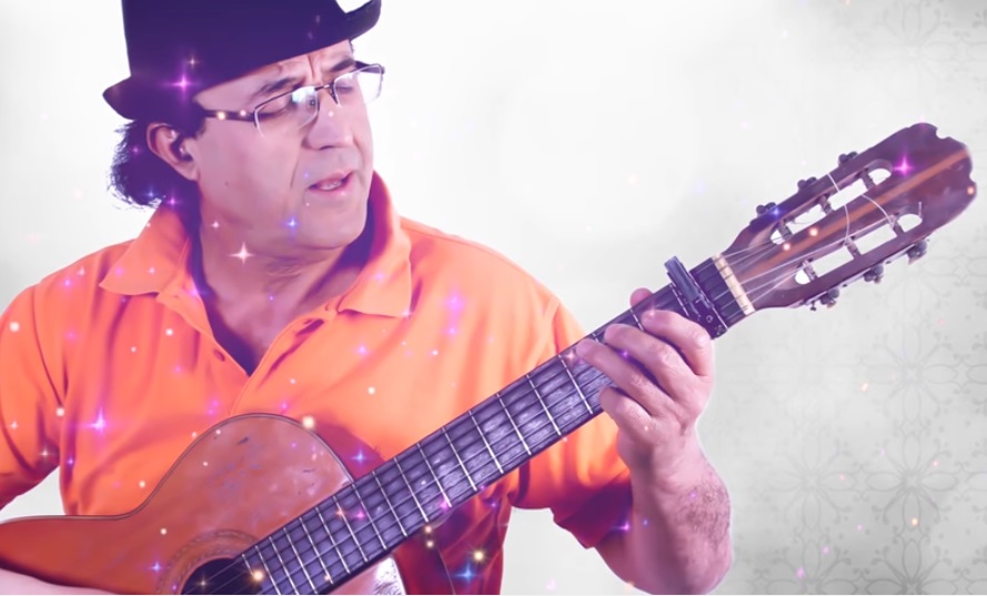 ''رموشها حرير''.. آخر ابداعات الفنان الصحفي بالجديدة محمد لخناتي (خميس)