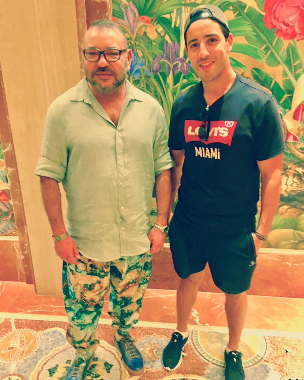 المهدي كامل .. شاب من الجديدة يلتقط صورة مع جلالة الملك بالولايات المتحدة الأمريكية