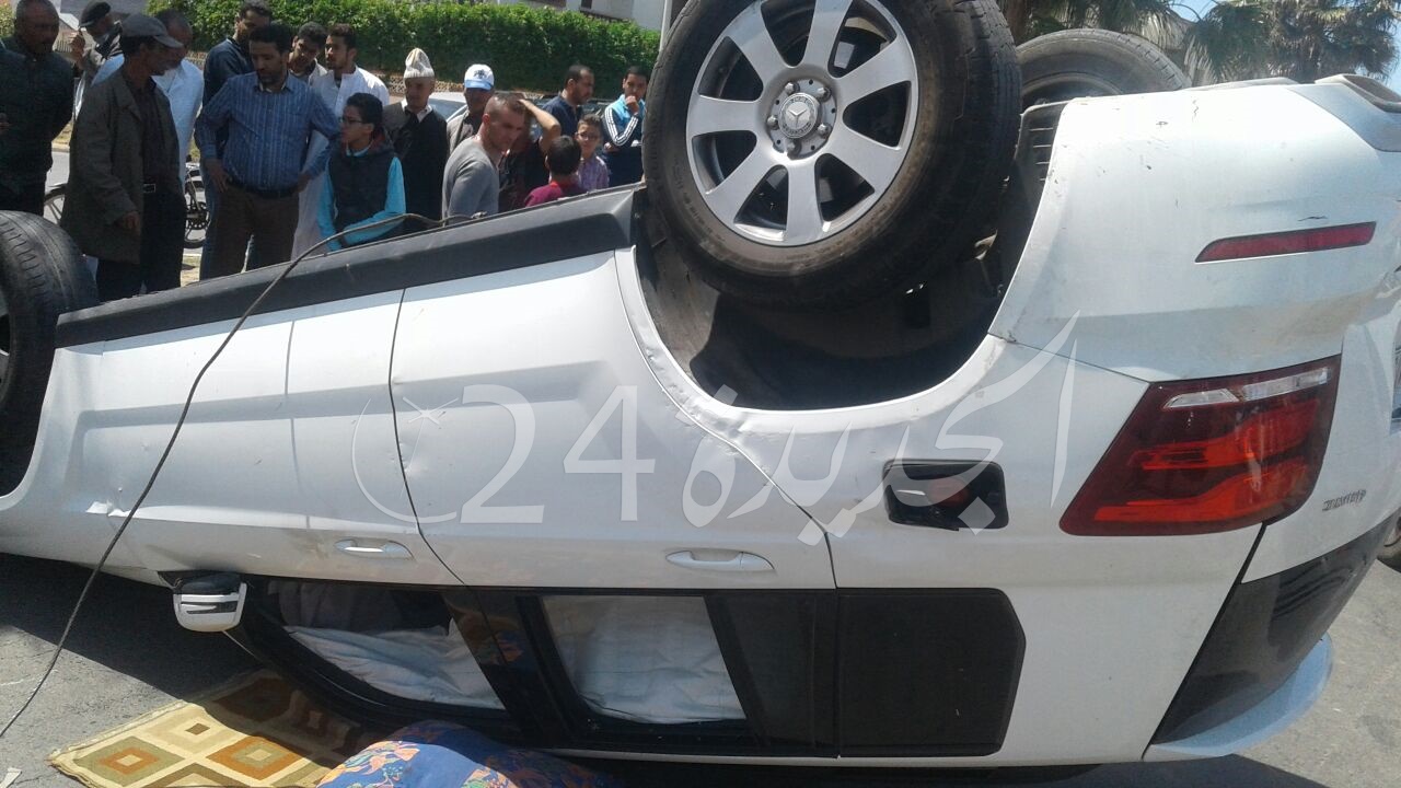 بالصور.. انقلاب سيارة رباعية الدفع بشارع بن باديس بوسط الجديدة