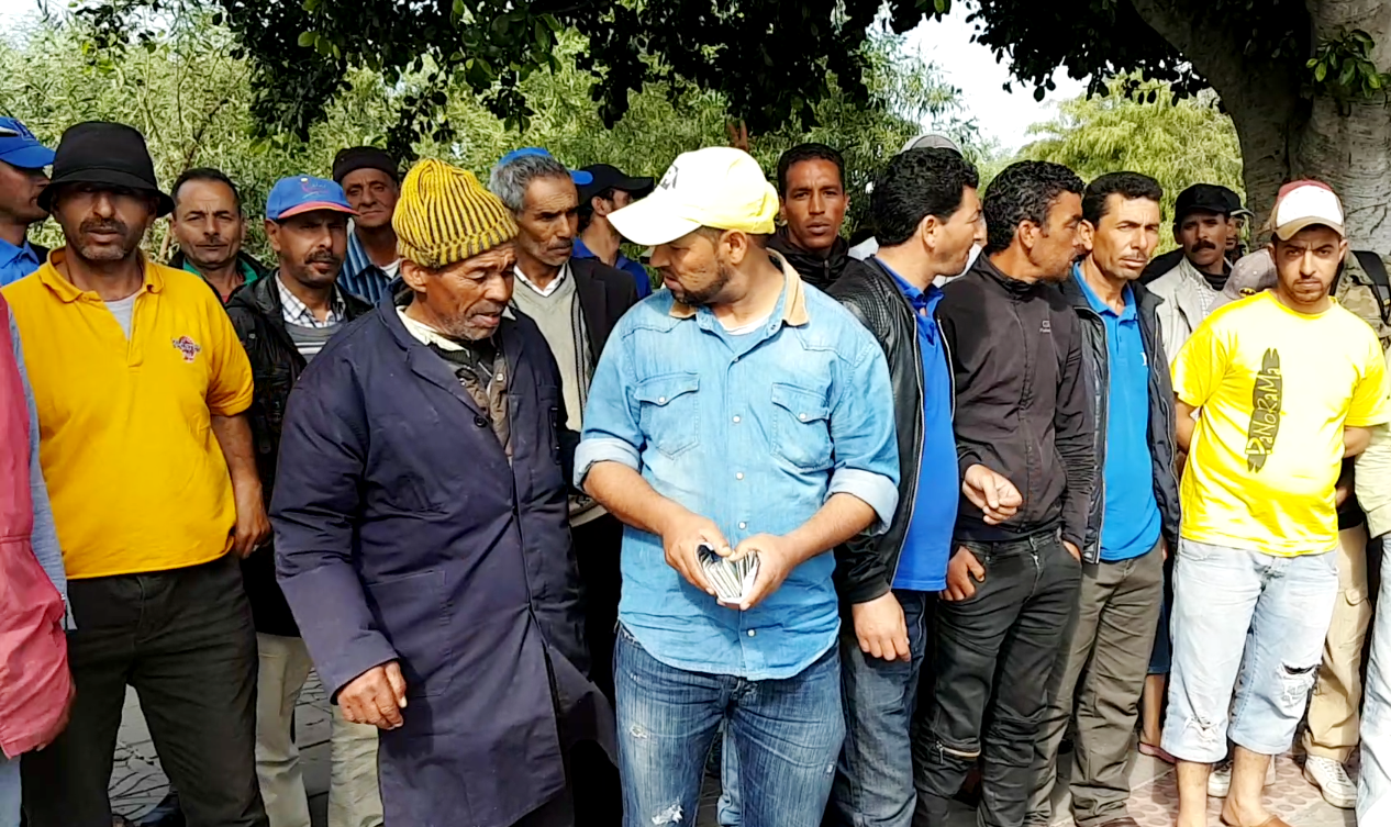 بالصور.. 45 مواطنا يتخلون عن هويتهم بالجديدة و''مخزني'' يدوس بقدمه على المقدسات‎