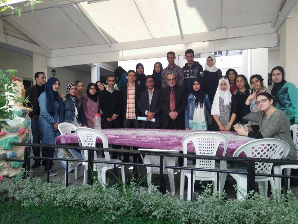 تلاميذ ثانوية المسيرة بأولاد غانم يقومون بزيارة تضامنية لدار المسنين بالجديدة