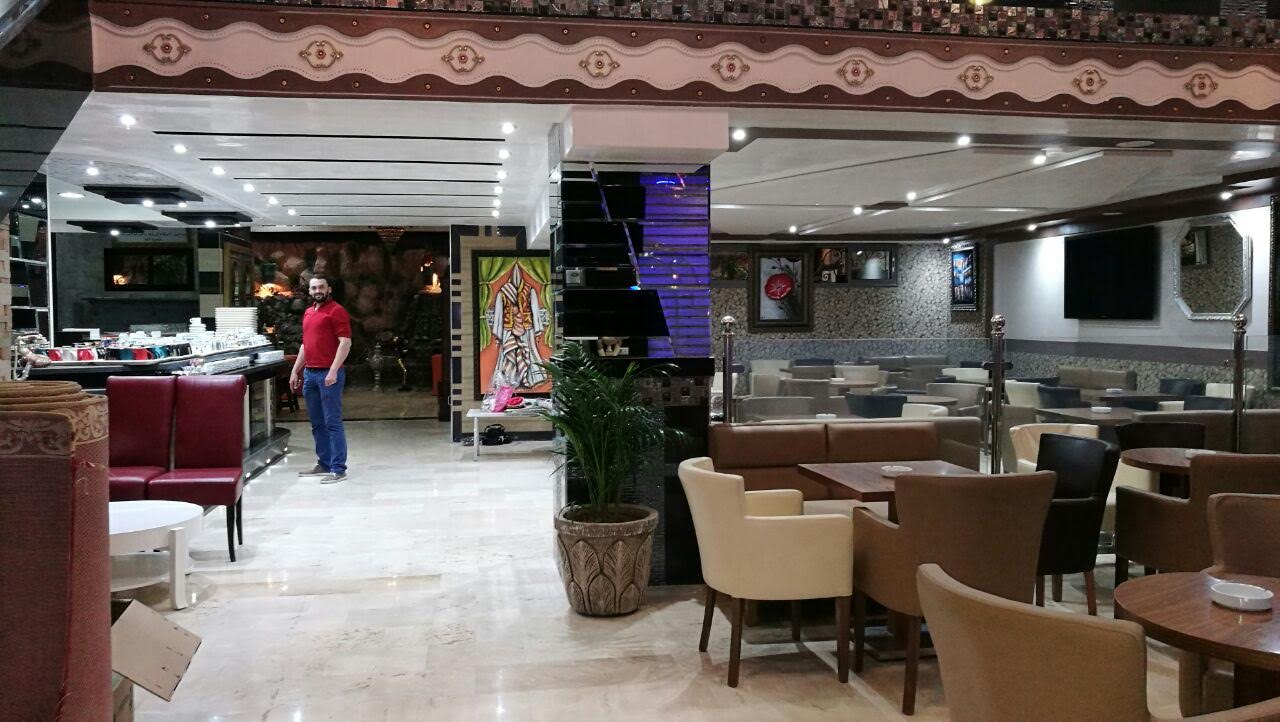 بالصور.. افتتاح أكبر وأفخم مقهى ومطعم بالجديدة في شارع جبران خليل جبران