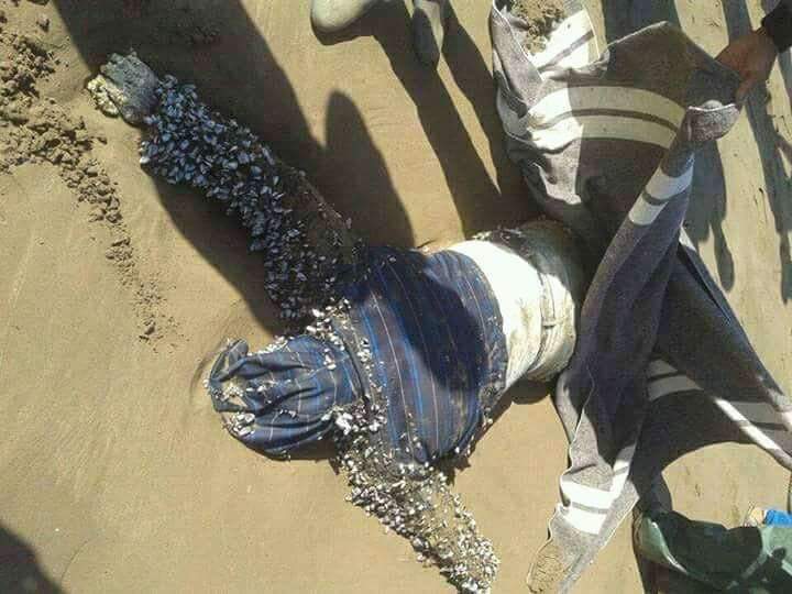 بالصورة.. مياه البحر بإقليم الجديدة تلفظ جثة متحللة لمواطن أفريقي