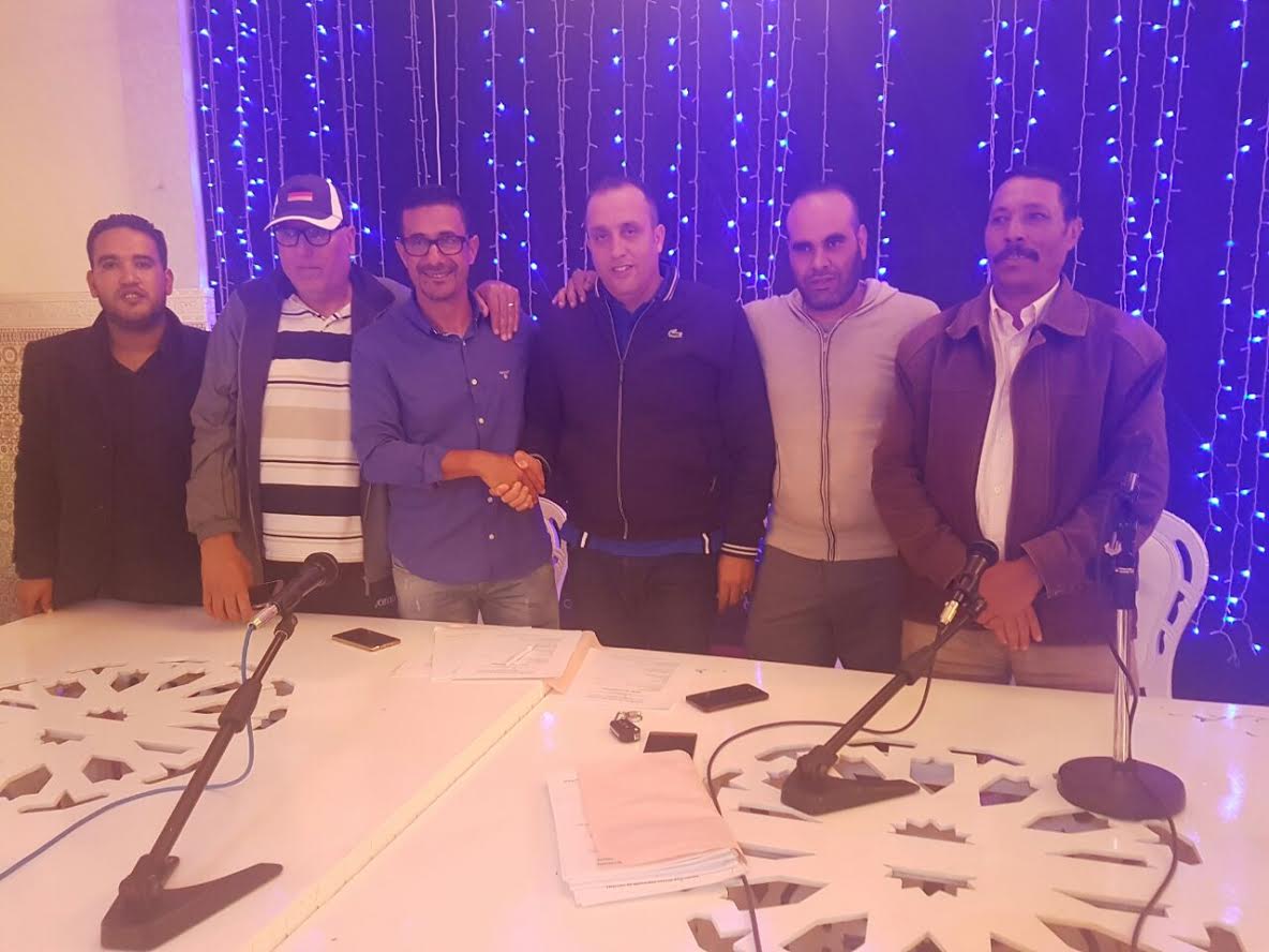 ريال مولاي عبد الله يوقع عقود اللاعبين والمدرب عقران ويعزز بنياته التحتية بحافلة نقل ومركز للأعمال الاجتماعية