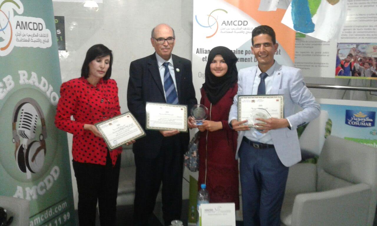 المنسقة الاقليمية لبرنامج البيئة والتنمية المستدامة والصحافيون الشباب يحصدون جوائز البيئة بالمنتدى الجهوي للبيئة بالبيضاء