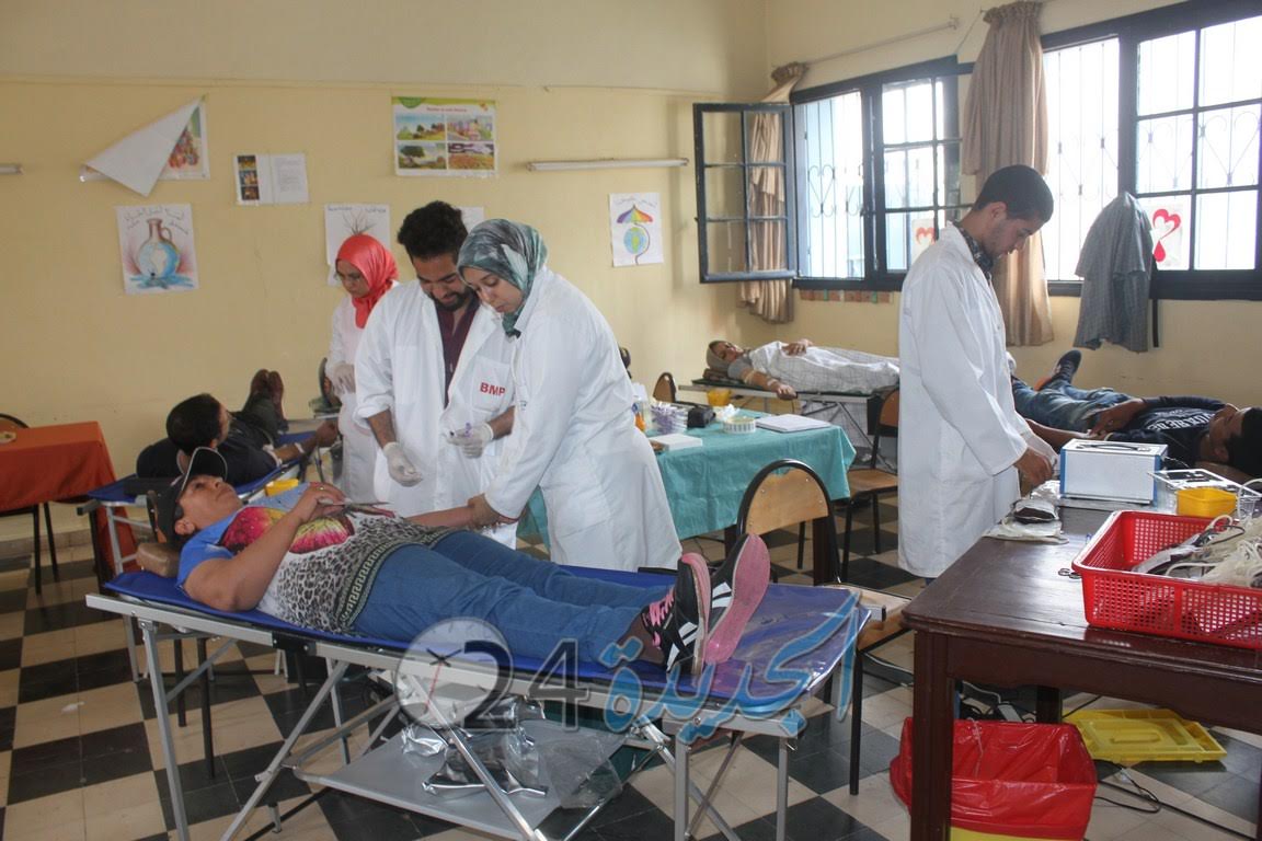 بالصور و الفيديو.. حملة للتبرع بالدم أبطالها تلاميذ مؤسسة أم الربيع الخاصة بالجديدة