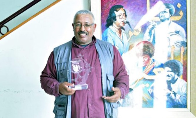 تكريم الاستاذ عبد القادر بادو على هامش الملتقى الدولي السادس للحكام بالجديدة