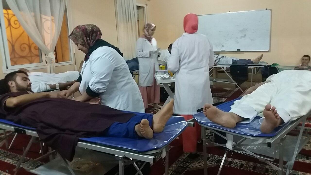 بالصور.. تنظيم حملة تطوعية للتبرع بالدم بمسجد حي السلام بالجديدة